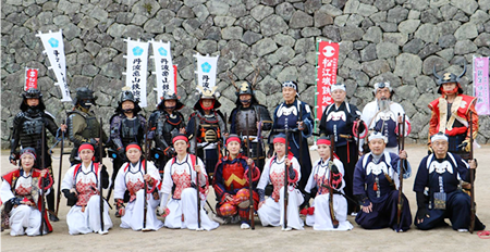 松江城、歴史館での新年初撃ちに参加